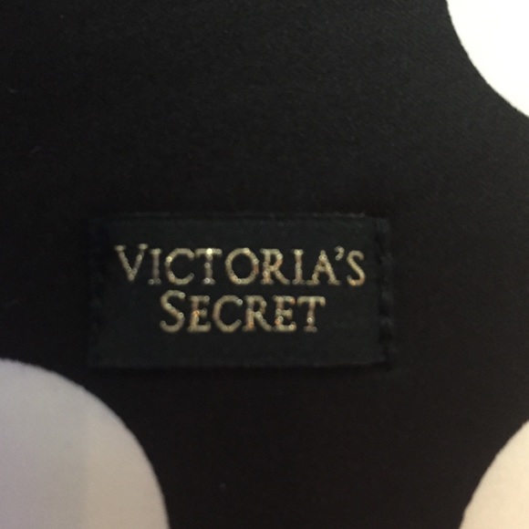 **SOLD** VS Black & White Polka-Dot Slippers - Picture 6 of 8